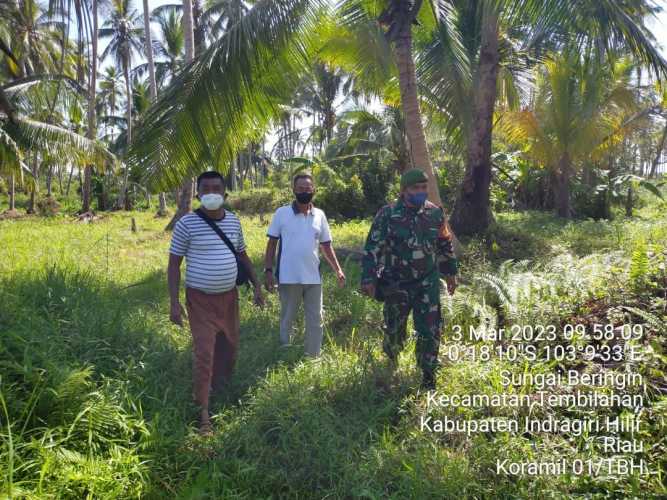 Babinsa Tembilahan Hulu Aplikasikan Apel Siaga Karlahut