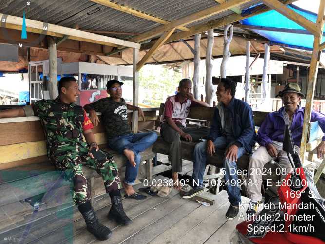 Babinsa Mandah Atasi Masalah Sosial dengan Komsos.