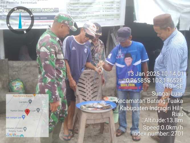 Komsos Babinsa Tingkatkan Pendapatan Nelayan Desa Sungai Luar