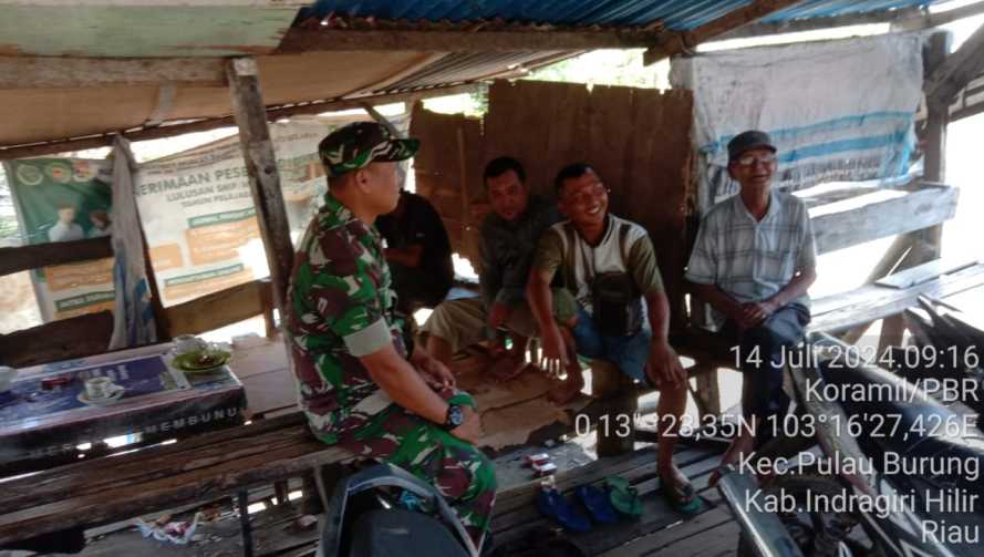 Babinsa Keramat Jaya Tetap Menjaga Silaturahmi dan Kekompakan Warga