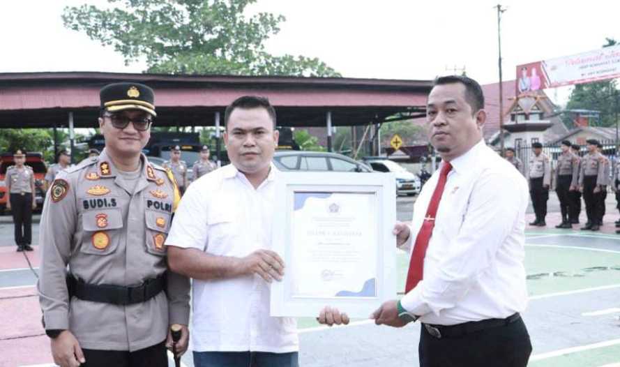 PWI Inhil Berikan Penghargaan kepada Personel Polres Inhil