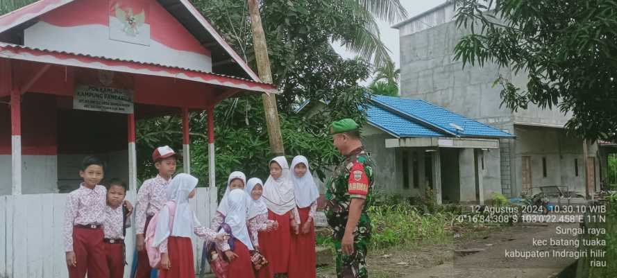 Meriahkan HUT RI ke-79, Babinsa Dorong Adik Adik Sekolah Mengikuti Kegiatan Perlombaan