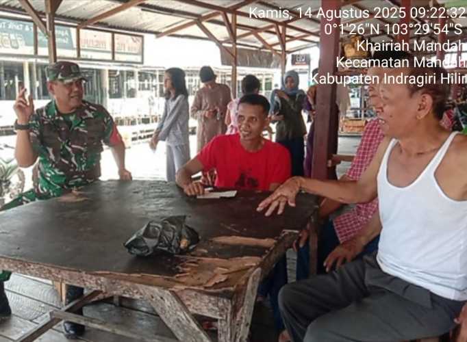 Babinsa Koramil 08/Mandah Gencarkan Komsos, Edukasi Petani Bakau Aceh tentang Pembukaan Lahan yang Baik