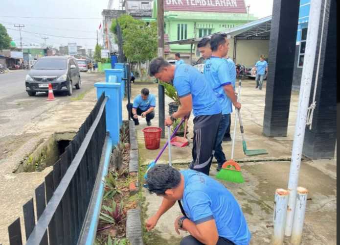 KSOP Kelas IV Tembilahan Gelar Kerja Bakti untuk Ciptakan Lingkungan Kerja Bersih dan Nyaman
