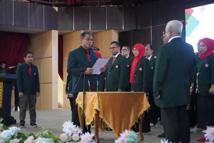 Bupati Herman Tekankan Komitmen Pelayanan Kesehatan saat Pelantikan Pengurus IDI Inhil 2025–2028