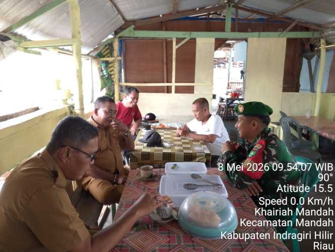 Hadir di Tengah Warga, Babinsa Mandah Kodim 0314/Inhil Pastikan Pangkalan Teritorial Tetap Kokoh di Mandah