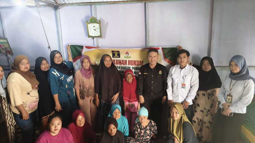 Terjunkan Tim ke Gang Samudera II, LBHK Markfen Justice Beri Penyuluhan Hukum bagi Penerima PKH Tembilahan Hulu