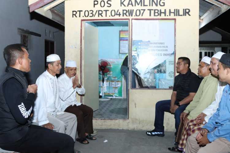 Kapolres Indragiri Hilir Laksanakan Pengecekan Pos Kamling di Wilayah Kecamatan Tembilahan Kota.