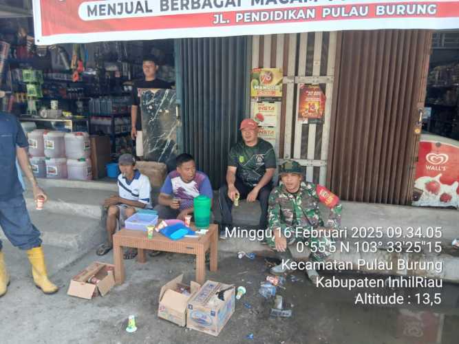 Babinsa Koramil 11/PBR Perkuat Kebersamaan dengan Warga Sungai Danai