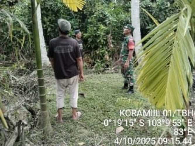 Babinsa Koramil 01/Tbh Laksanakan Patroli Tapal Batas di Tembilahan Hilir
