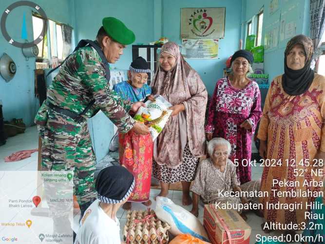 Memperingati HUT TNI Ke -79, Babinsa Pekanarba Gelar Baksos di Panti Jompo