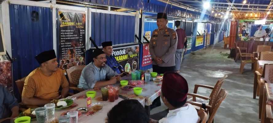 Kapolsek Pulau Burung  Buka Puasa Bersama Tokoh Masyarakat dan Pemuda