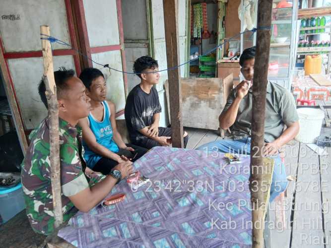 Babinsa Koramil 11/Pulau Burung  melaksanakan Giat Minggu sharing dan Komsos: