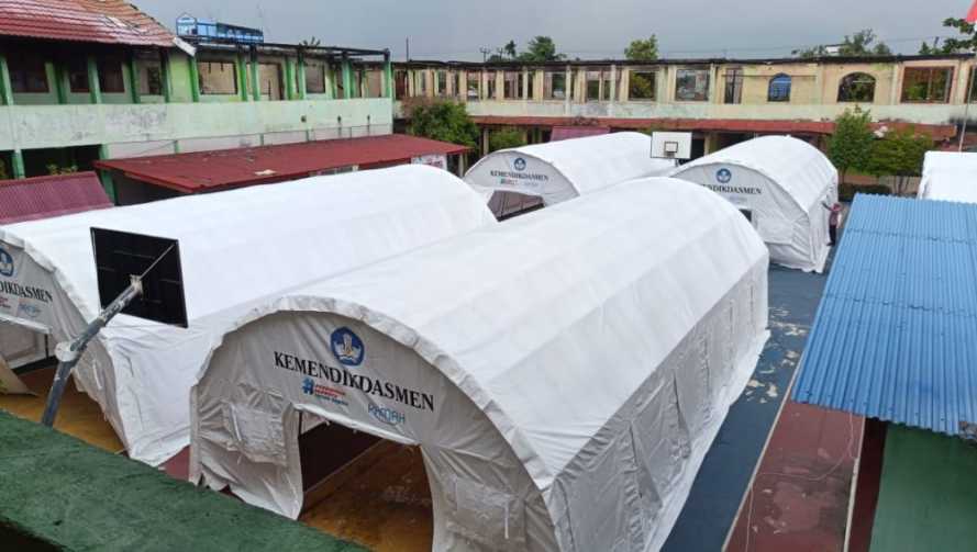 Gedung Terbakar, Kemendikdasmen Dirikan 6 Tenda untuk Ruang Kelas Siswa SMAN 1 Tebing Tinggi