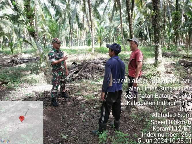 Reaksi Cepat,Babinsa Cegah Potensi Karhutlah