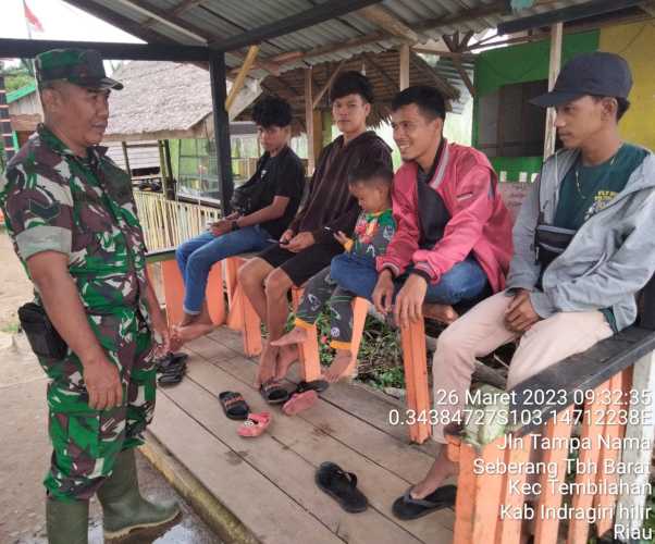 Komunikasi Interaktif Sertu Syafriadi Koto Bersama Pemuda Desa Binaan