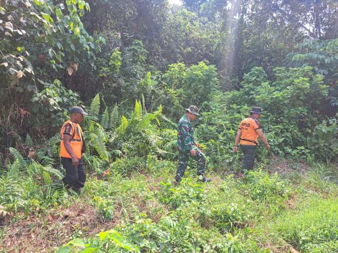 Babinsa Koramil 01/Tembilahan Hilir Laksanakan Patroli, Pantau Kondisi Tapal Batas Wilayah