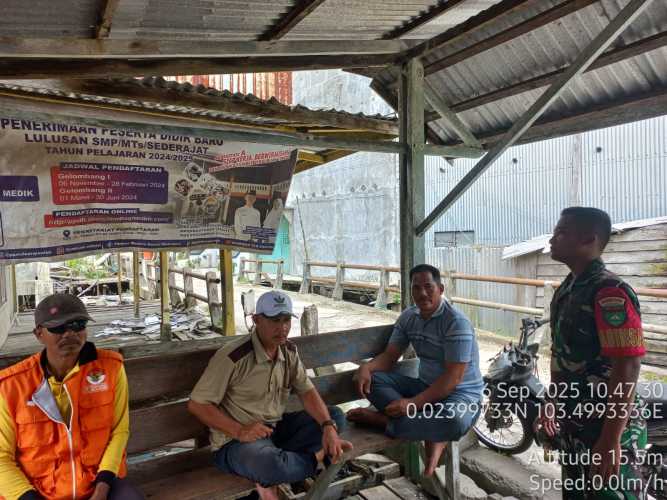 Babinsa Koramil 08/Mandah Gelar Komunikasi Kependudukan dengan Warga untuk Perkuat Kamtibmas