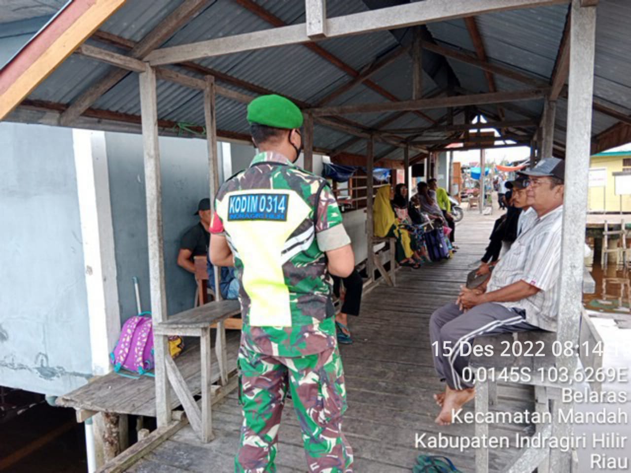 Babinsa Belaras Bangun Keterpaduan di Pelabuhan Belaras