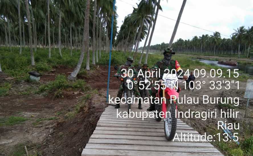 Sigap Bencana Karhutlah, Babinsa Pulau Burung Lakukan Patroli Mobile