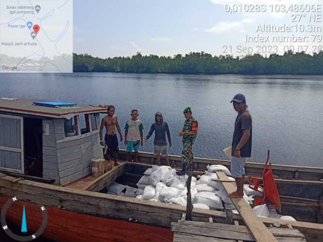 Babinsa Berkoordinasi dengan Buruh Pelabuhan