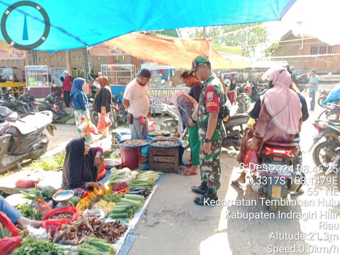 Atasi Inflasi Daerah, Serda Ronald Manalu Rutin Patroli Stabilitas Harga Pasar