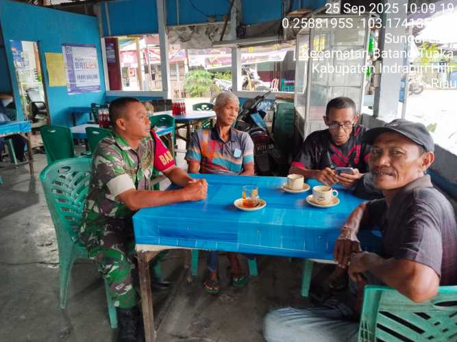 Babinsa Koramil 12/Batang Tuaka Ajak Warga Jaga Ekosistem Sungai
