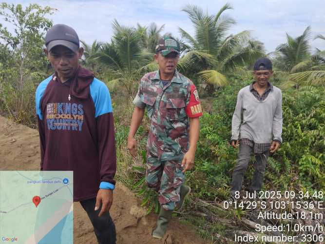 Babinsa Koramil 12/Batang Tuaka  menjaga keseimbangan alam lewat patroli pencegahan Karhutla: