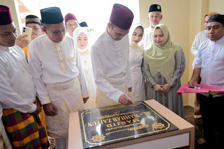Ustaz Abdul Somad Resmikan Masjid Al Wahhab Zaitun di Bathin Solapan Bengkalis