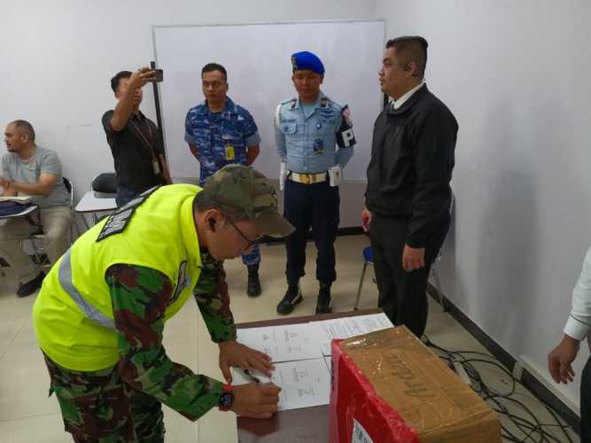 Berawal dari X-Ray, Petugas Gabungan Temukan Paket Ganja 1,3 Kg di Bandara Pekanbaru