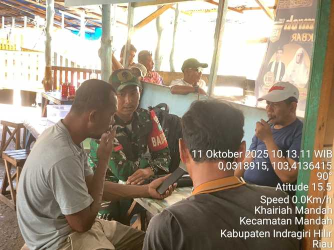 Babinsa Koramil 08/Mdh Ajak Warga Tangkal Provokasi dan Berita Hoaks di Desa Bakau Aceh