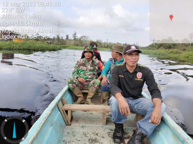 Babinsa Bersama Tim RPK Lakukan Pemantauan Hutan Lindung