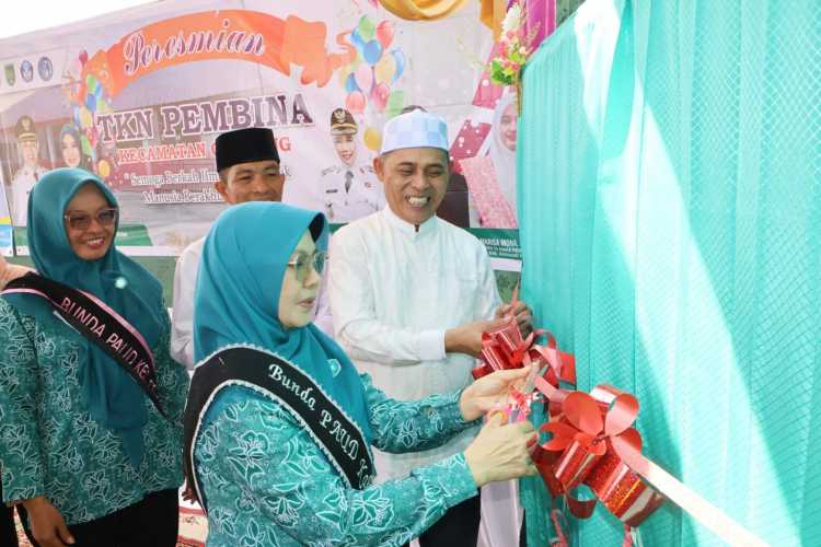 Galeri Bupati Inhil Resmikan TK Negeri Pembina di Concong Luar