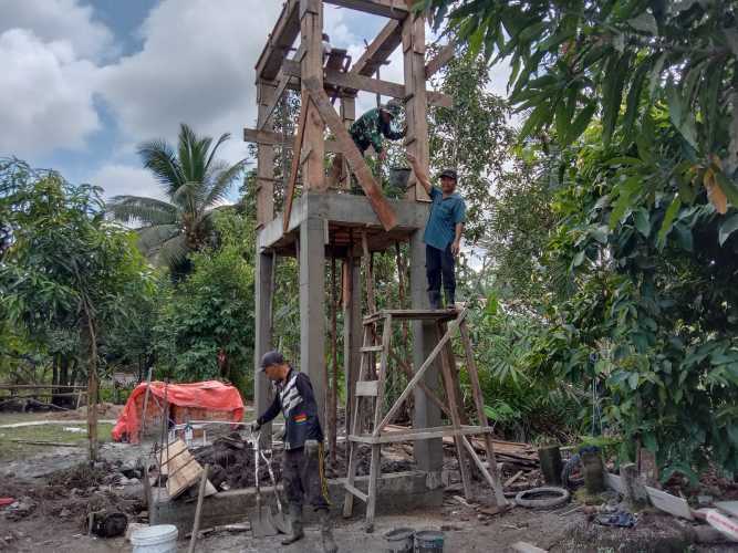 Babinsa Koramil 11/Pulau Burung Percepat Pembangunan Sumur Bor dan Tower Air Bersih di Desa Mumpa