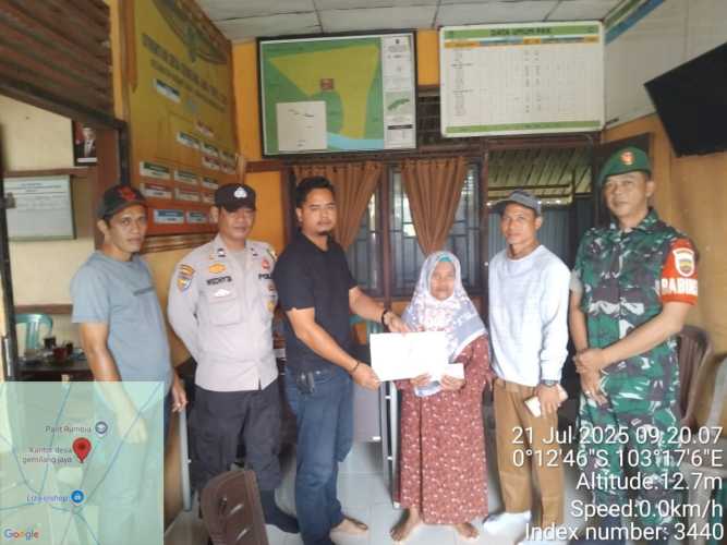 Peran Aktif Babinsa Penyaluran Bantuan Langsung Tunai (BLT) di Desa Gemilang Jaya