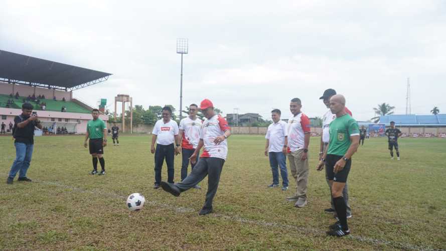 Pj Bupati Inhil H Herman Buka Turnament Sepak Bola Kapolres Cup II