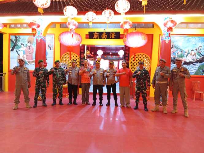 Serma Nuryadi Jalankan Patroli Gabungan Koramil 01/Tembilahan Amankan Malam Tahun Baru Imlek