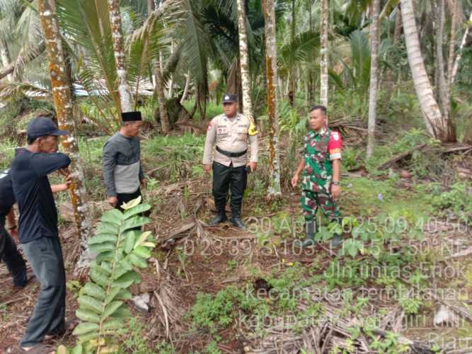 Babinsa Koramil 01/Tembilahan Lakukan Patroli Preventif Cegah Karhutla di Tembilahan Hilir