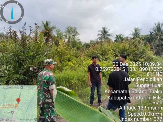 Babinsa Sungai Luar patroli tapal batas dalam penentraman kamtibmas