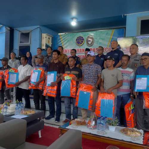 KSOP Kelas IV Tembilahan Laksanakan Penyerahan E-Pas Kecil kepada Pemilik Kapal dan Sosialisasi Keselamatan Pelayaran