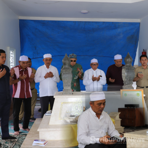 Pj. Bupati Inhil Ziarah ke Makam Tuan Guru Sapat di Desa Teluk Dalam