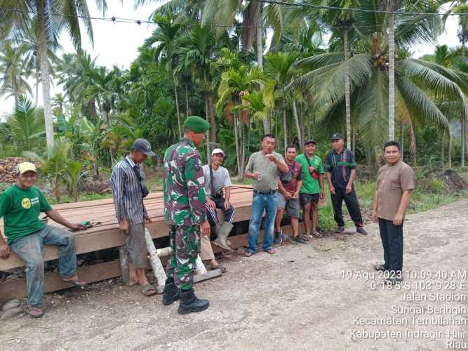 Masih suasana hari kemerdekaan Babinsa persiapkan perlombaan warga