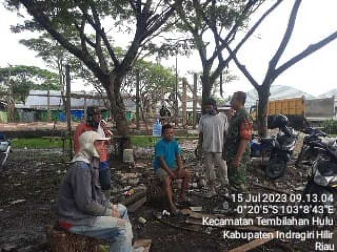 Serda Suratno Komsos Bersama Buruh Angkut