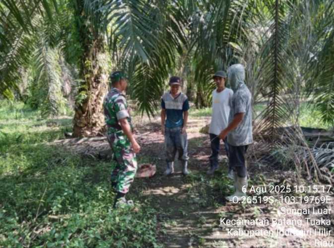 Babinsa Garda Terdepan dalam Pemantauan Titik Api