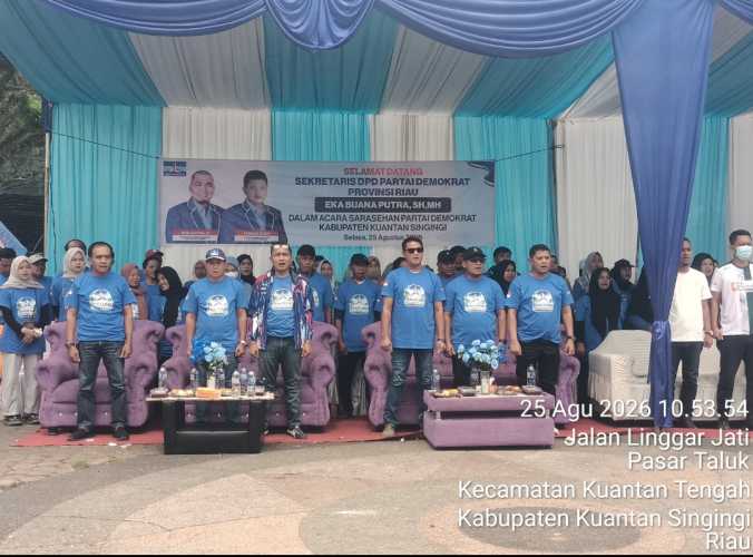 DPC Demokrat Kuansing Gelar Action Langit Biru, Bersihkan Sampah Pasca-Pacu Jalur di Tepian Narosa