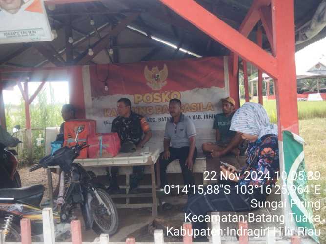 Di Pos Kampung Pancasila, Serda Fero Mengingatkan Kembali Pentingnya Menjaga Keselamatan Mobilitas