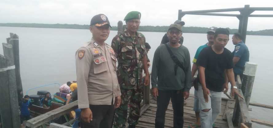 Babinsa Melaksanakan Patroli Pengamanan  di Pos Pelabuhan Ketupat Lancang Kuning 2023