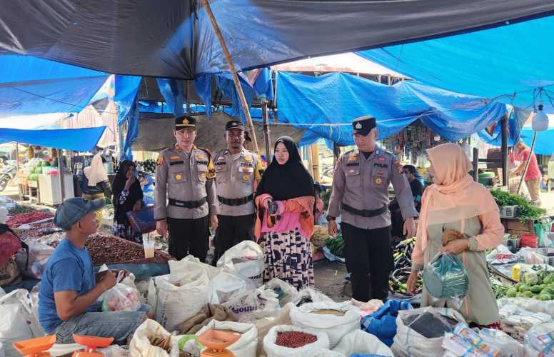 Kapolsek Kempas Patroli Pasar, Tingkatkan Kewaspadaan Warga masa Kampanye.