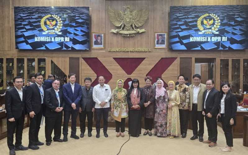 Revisi UU Sisdiknas, Dr karmila Sari Perjuangkan Kesejahteraan Guru Honorer dan Operator Sekolah