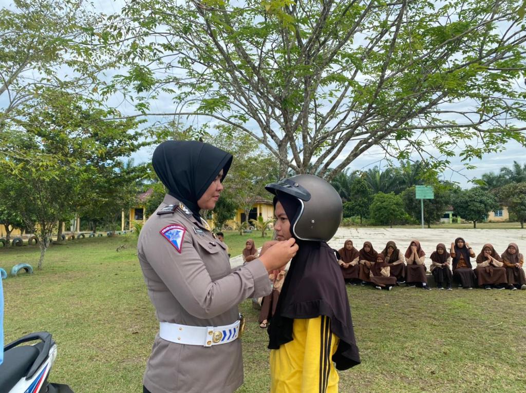 SatLantas Polres Kuansing Police Goes To School, Perkenalkan Aplikasi Sitalam Manis Presisi